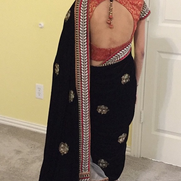 Net/Velvet Saree - Picture 4 of 6